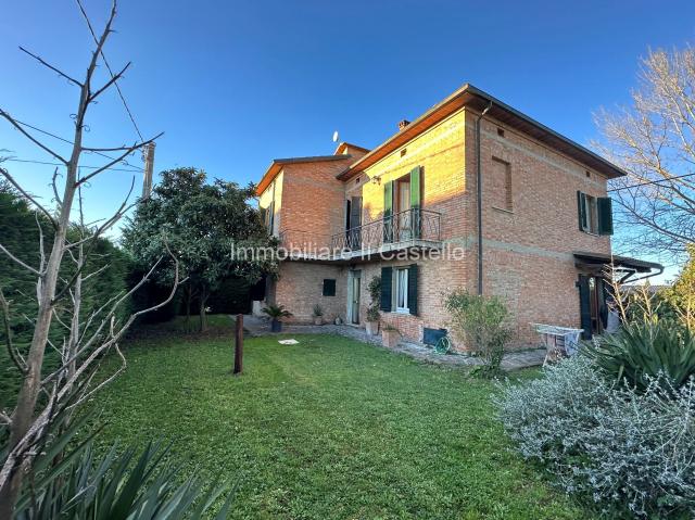 Detached house in Bertoni, Castiglione del Lago - Photo 1