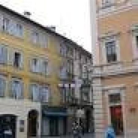 Abbigliamento in Piazza del Monte, Reggio Emilia, {3} - Foto 2