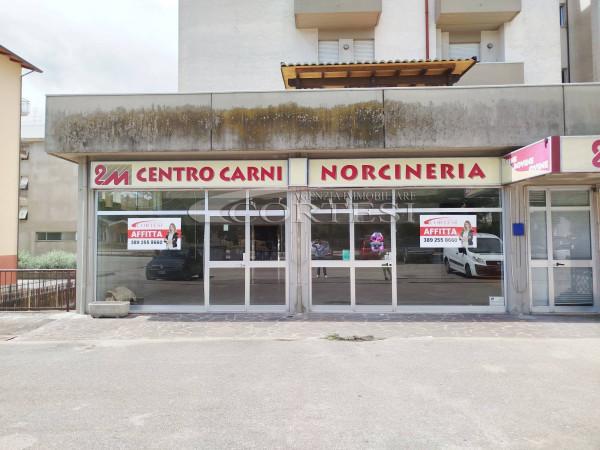 Negozio in Via Martiri della Libertà 12/B, Umbertide, {3} - Foto 1