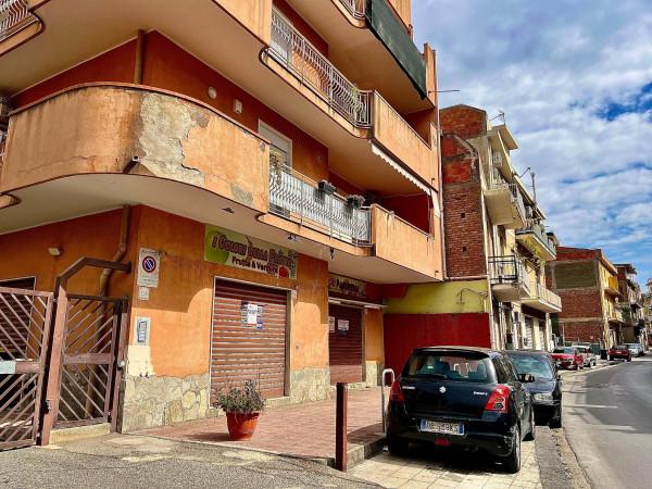Negozio in Vicolo Cairoli 108, Barcellona Pozzo Di Gotto, {3} - Foto 1