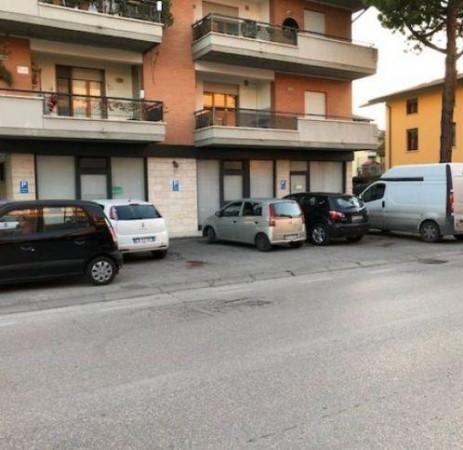 Negozio in Bastia Umbra, Bastia Umbra, {3} - Foto 1