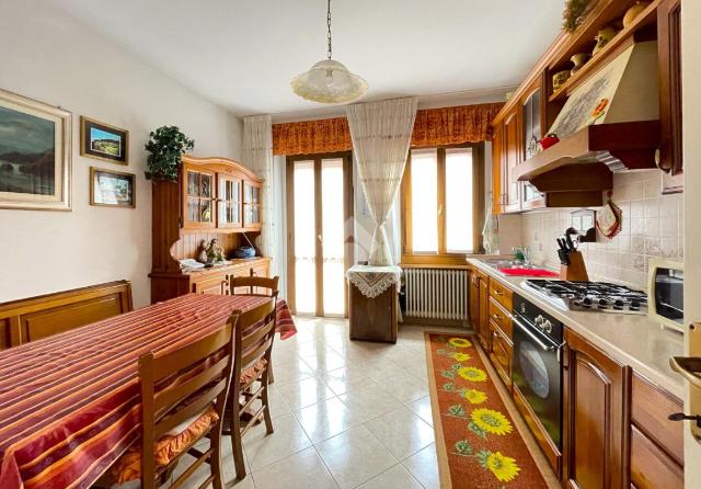 3-room flat in Via C. Moreschi 17, Cermenate - Photo 1