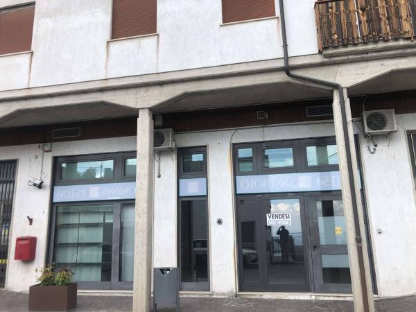 Negozio in Viale Europa 12/a, Lusiana Conco, {3} - Foto 1