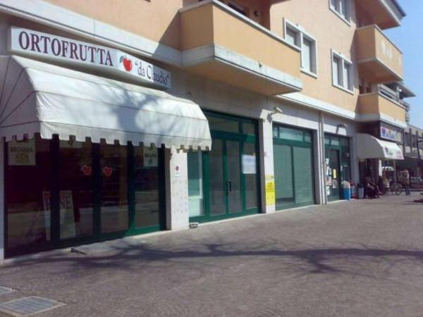 Negozio in {3}, Viale Virgilio 41/a - Foto 1