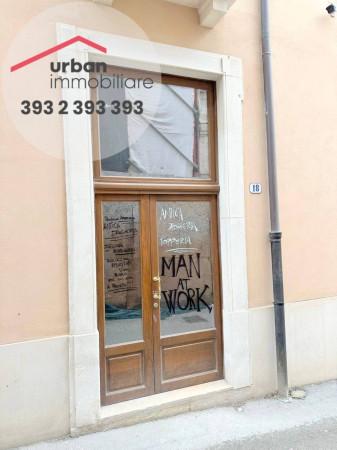Negozio in Via Sassa 18, L'Aquila, {3} - Foto 1