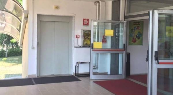 Negozio in Strada Statale del Sempione, Busto Arsizio, {3} - Foto 2