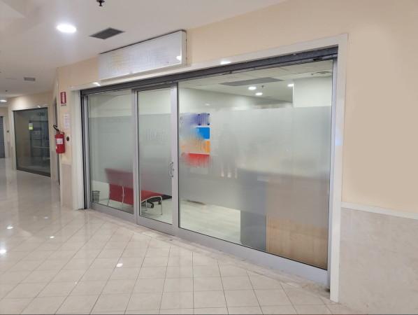 Negozio in Via Sofia De Filippi Mariani, Civitavecchia, {3} - Foto 1