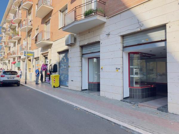 Negozio in Via Gian Lorenzo Bernini, Civitavecchia, {3} - Foto 1