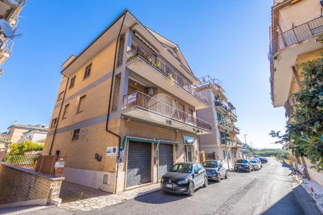 4-room flat in Via Mario Tadini 11, Guidonia Montecelio - Photo 1