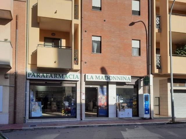 Negozio in Via Giovanni Amendola 29, Grottaglie - Foto 1