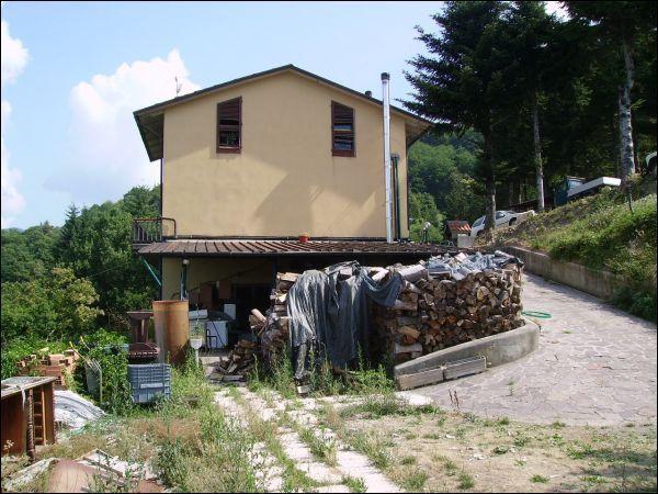 Detached house, Vernio - Photo 1