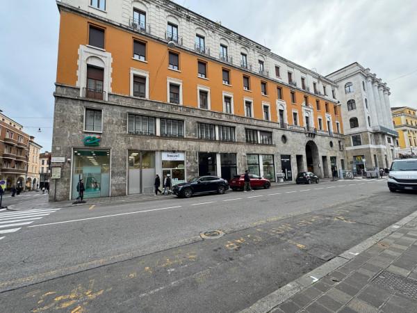 Negozio in Via IV Novembre 1, Brescia, {3} - Foto 1