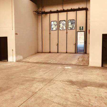 Capannone in Via Luigi Sabatelli, Valmadrera, {3} - Foto 1
