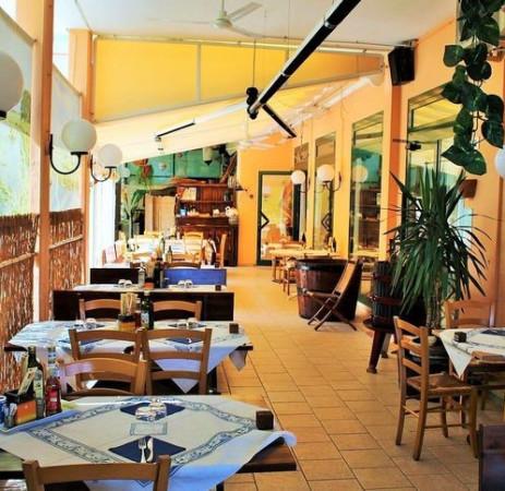 Negozio in Piazza Martiri della Liberta 1, Rosolina, {3} - Foto 1