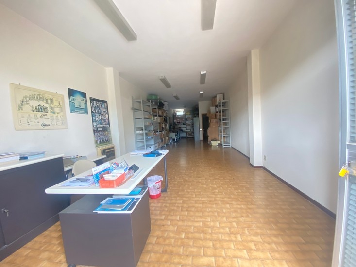 Negozio in Viale delle Regioni, Siena, {3} - Foto 1