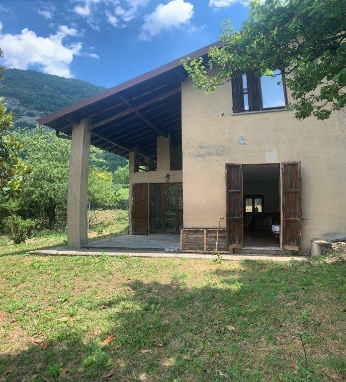 Villa in vendita a Canzo