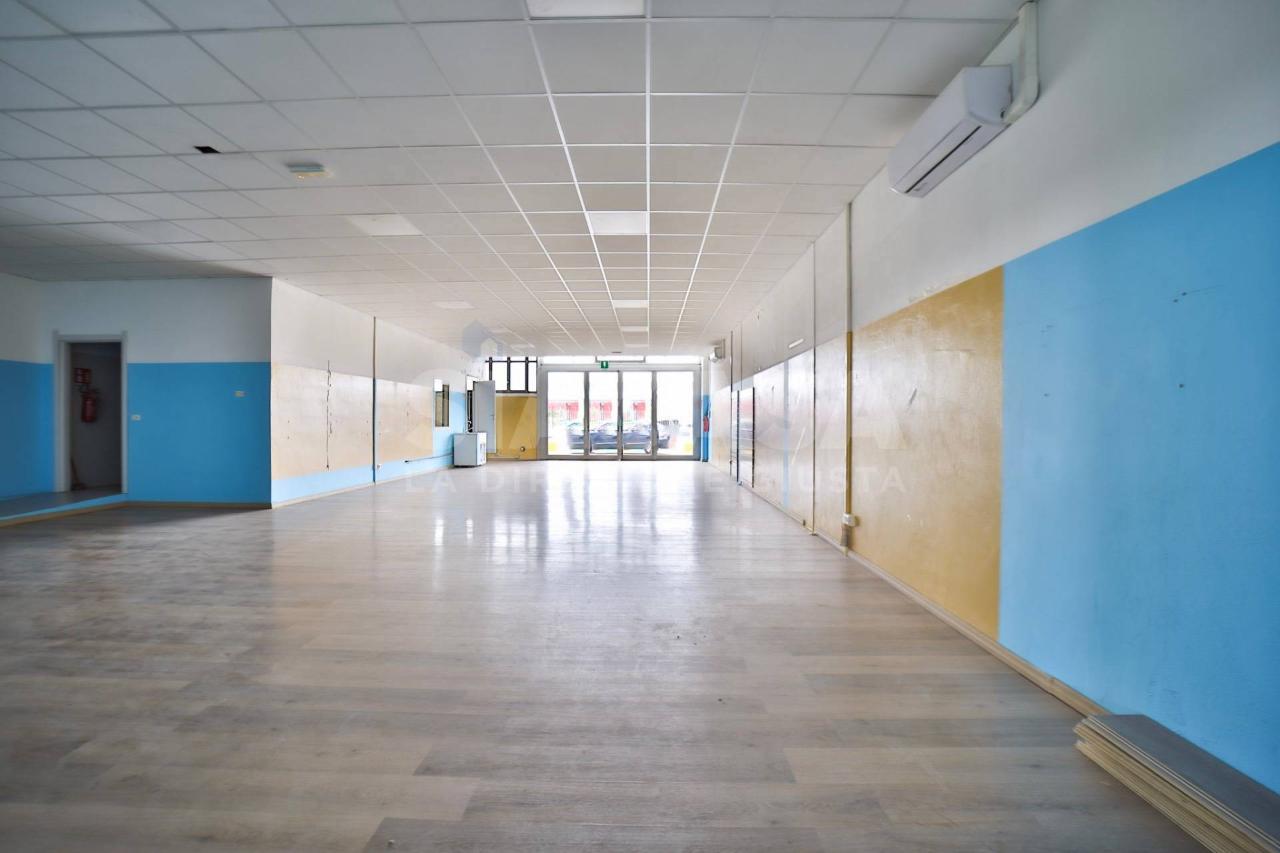 Negozio in , Liscate, {3} - Foto 1