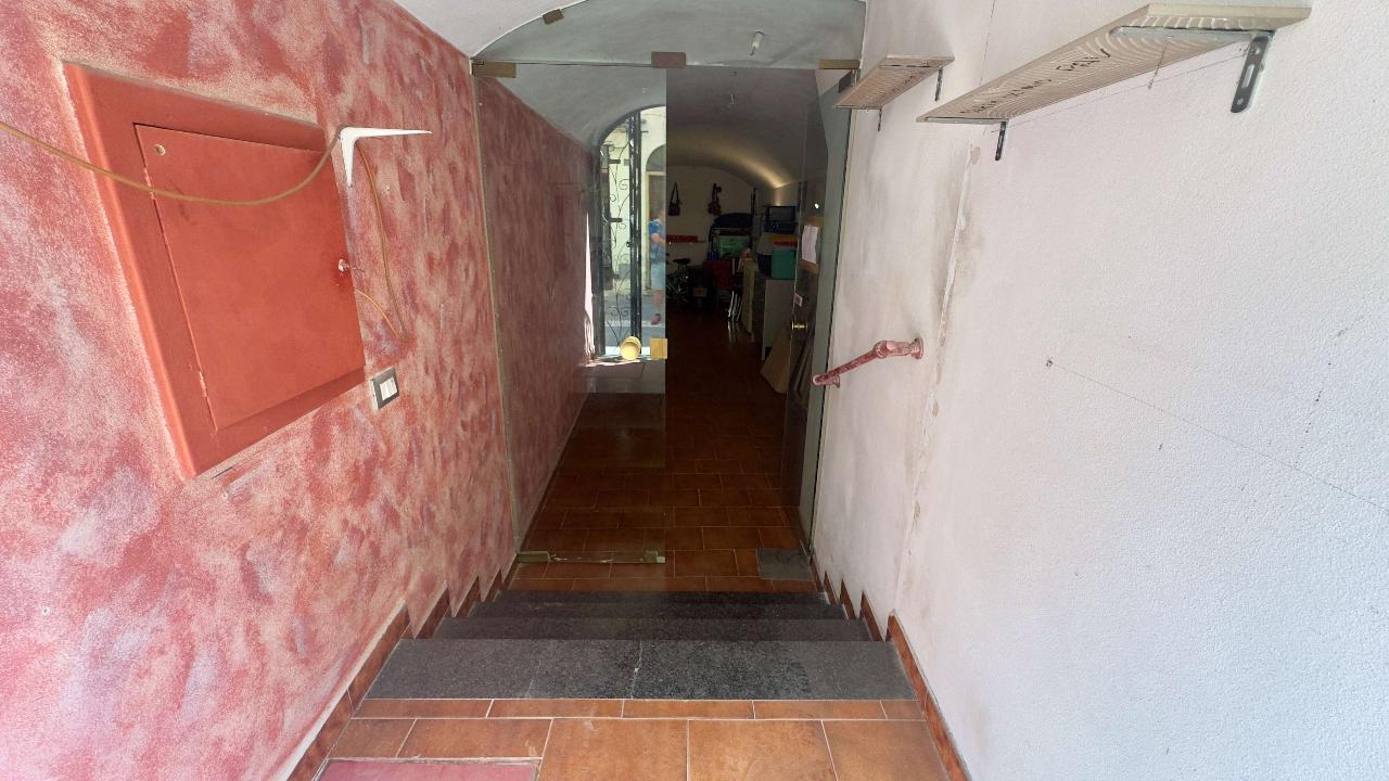 Negozio in Via Roma, Borghetto Santo Spirito, {3} - Foto 1