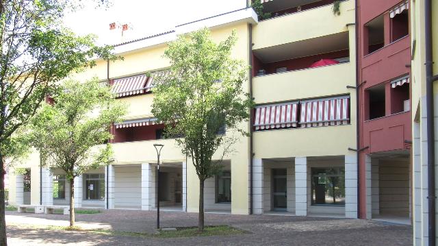 Shop in Piazza Don Milani 9, 15108, Gorgonzola - Photo 1