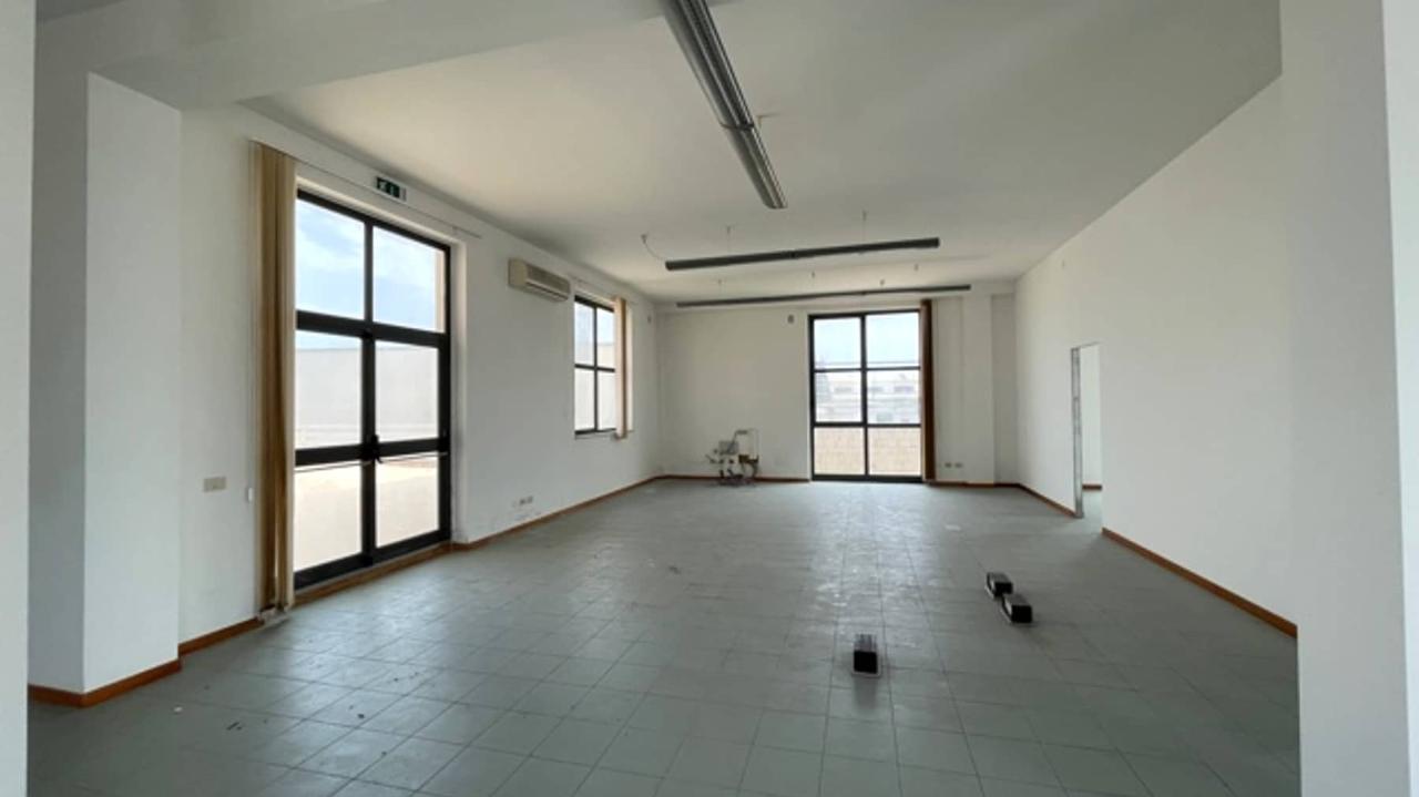 Negozio in Via del Fangario, 12, 09122, Cagliari, {3} - Foto 2