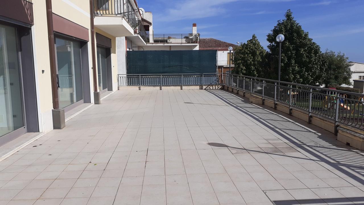 Palazzina commerciale in Via Umbertopiazza Borsellino 400, Canicattini Bagni, {3} - Foto 2