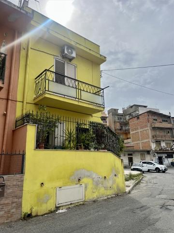 Casa indipendente in Via Ciccarello, Reggio di Calabria - Foto 1