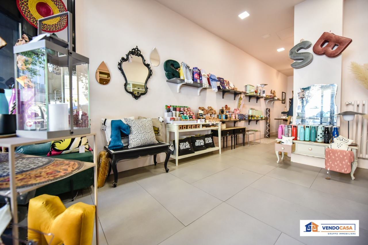 Negozio in Corso Alcide De Gasperi 27a, Torino - Foto 1