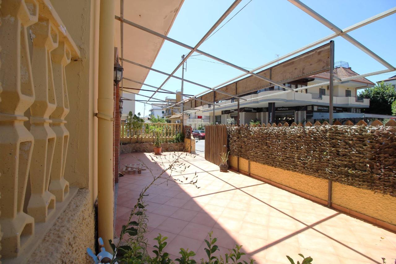 Negozio in Via Mazzini 134, Montepaone, {3} - Foto 2