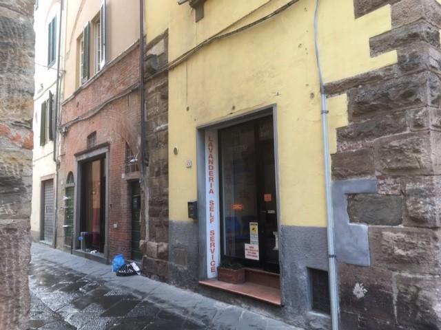 Locale commerciale in vendita a Lucca