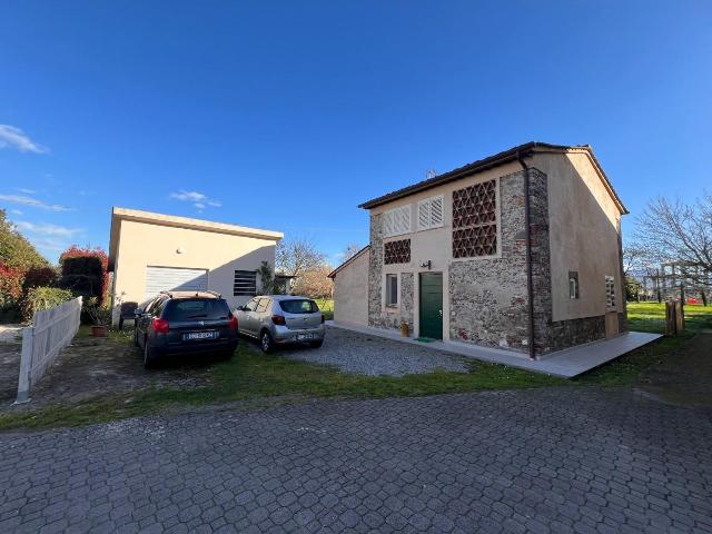 Country house or cottage, Lucca - Photo 1