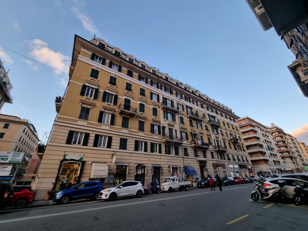 Palazzina commerciale in affitto a Genova