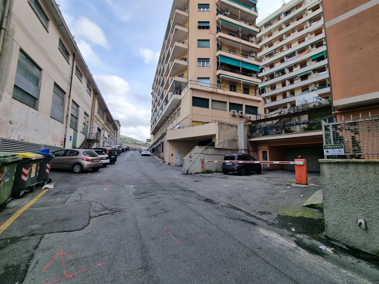 Parcheggio chiuso in vendita a Genova
