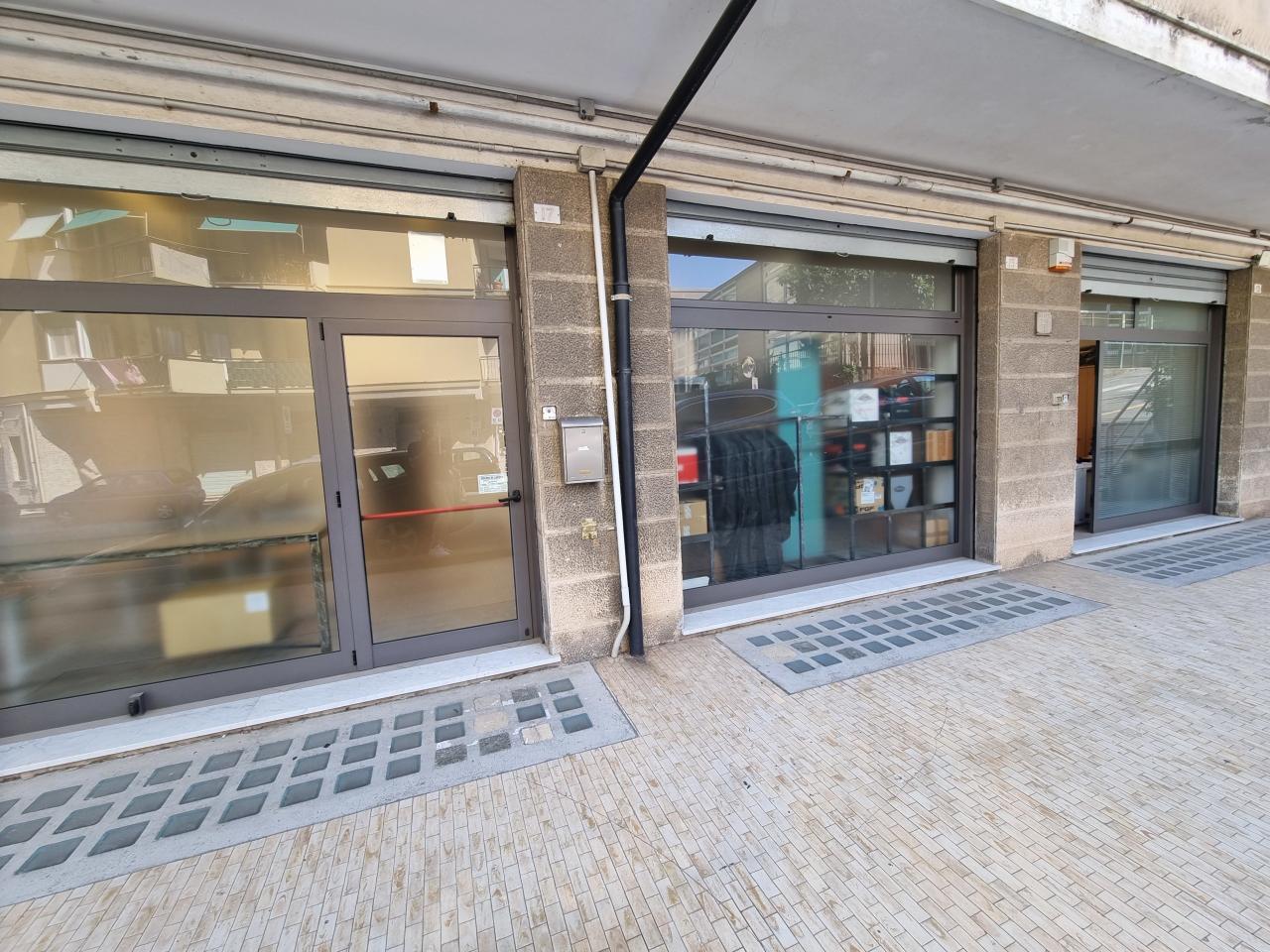 Palazzina commerciale in Via Apparizione 13, Genova, {3} - Foto 1