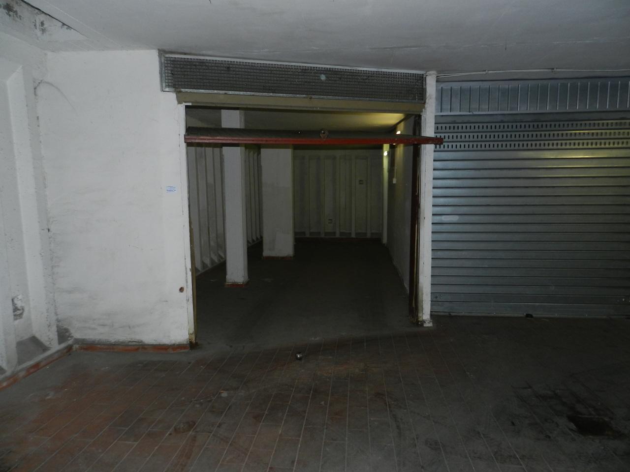 Parcheggio chiuso in Via degli Abeti 27, Roma - Foto 1
