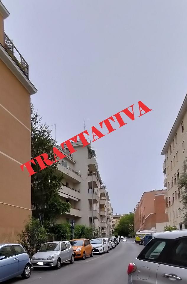 Stanza in appartamento in affitto a Roma