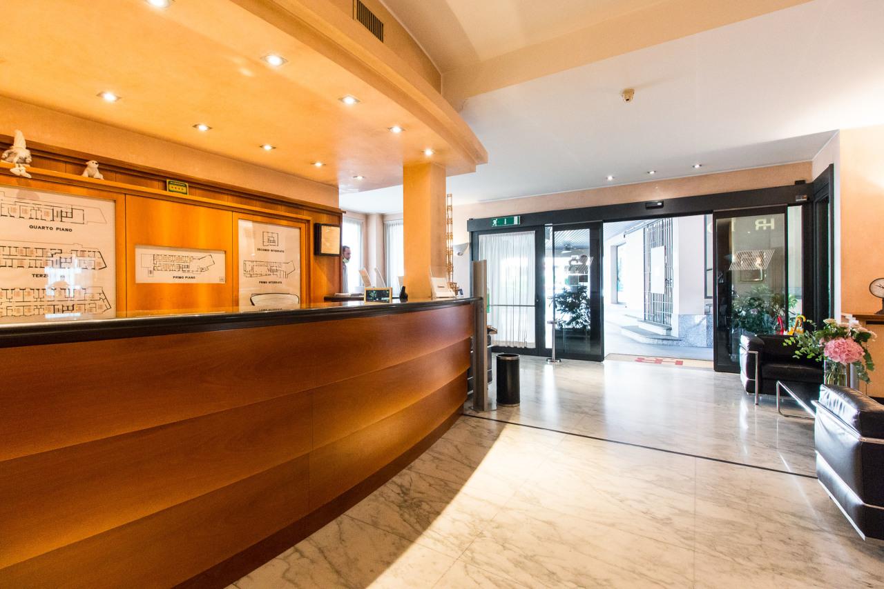 Hotel in Via San Giuseppe 1, Parabiago - Foto 1