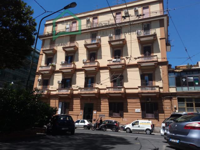 Büro in Piazza Gian Battista Vico, Napoli - Foto 1