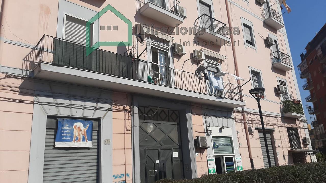 Magazzino in Piazza Poderico, 16, Napoli - Foto 1
