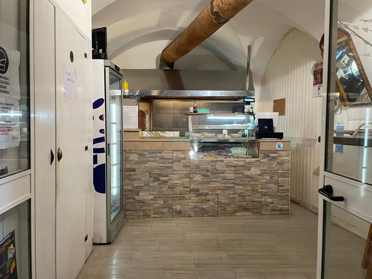 Pizzeria in Via Orto di Burla, Ceglie Messapica - Foto 1