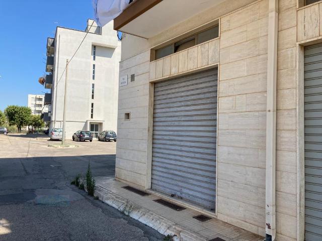 Negozio in Via Peucezia, Ceglie Messapica - Foto 1