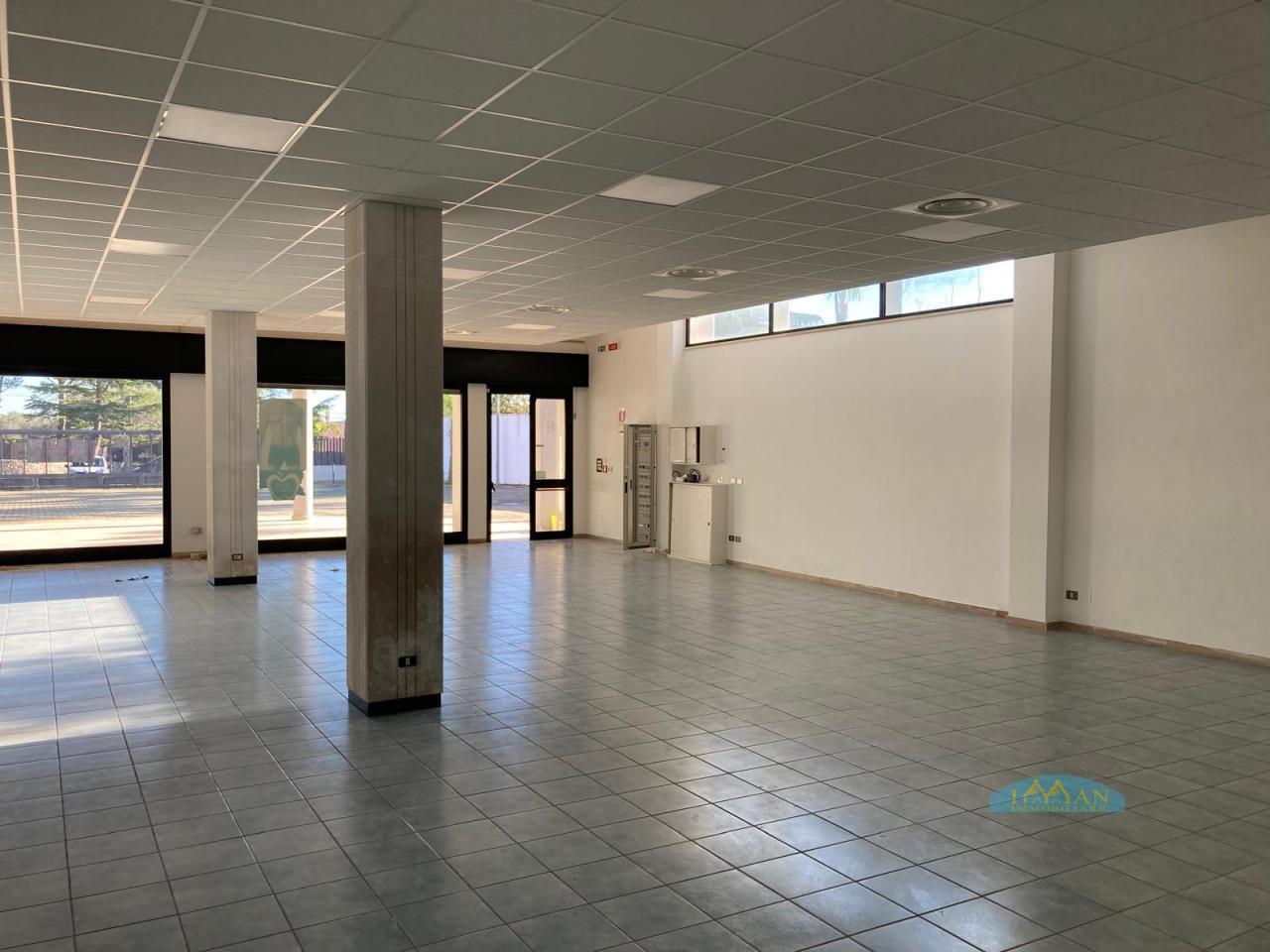 Magazzino in Contrada Carlo di Noi Inferiore, Francavilla Fontana, {3} - Foto 2