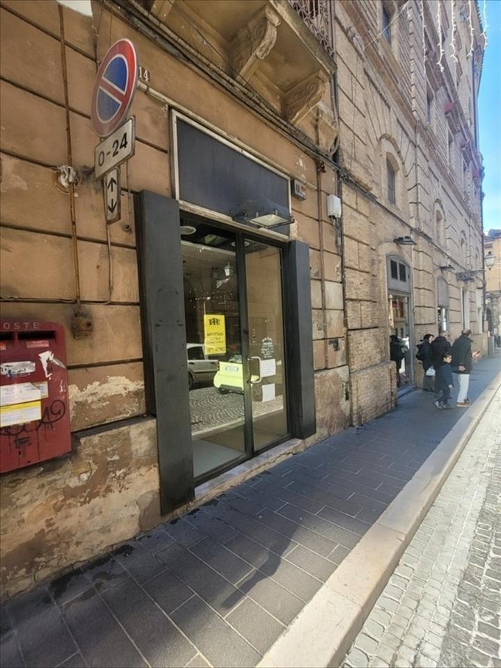 Locale commerciale in Corso Marrucino 14, Chieti, {3} - Foto 2