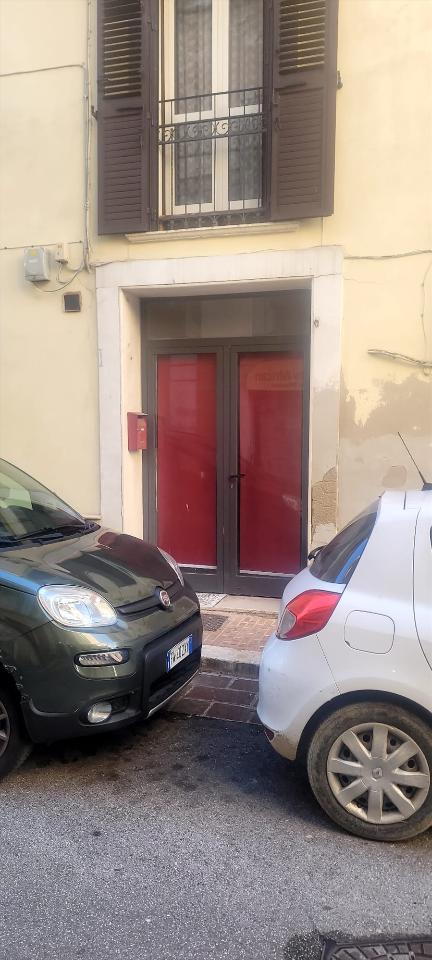 Locale commerciale in Via di Porta Napoli, Chieti, {3} - Foto 1