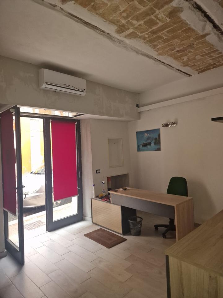 Locale commerciale in Via di Porta Napoli, Chieti, {3} - Foto 2