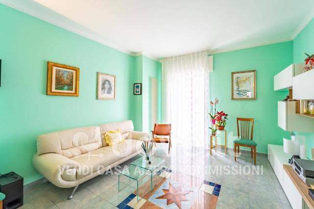 4-room flat in Via Generale Cantore 73, Bitonto - Photo 1