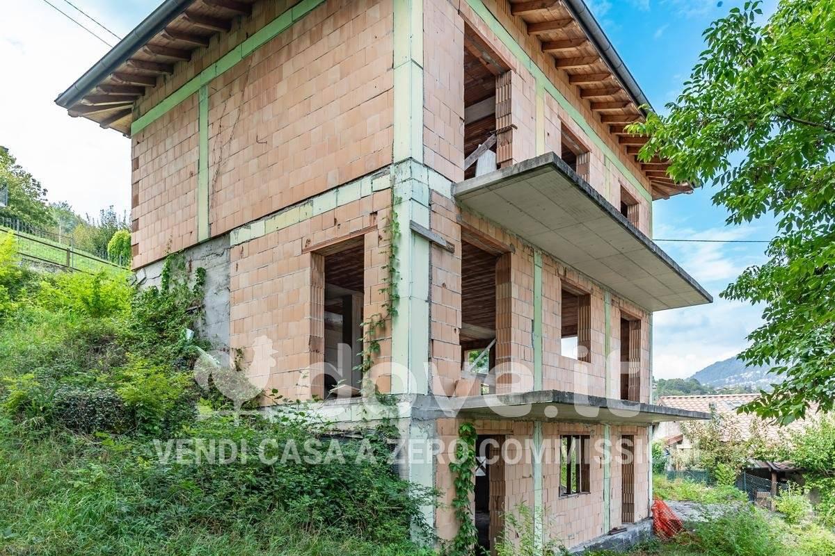 Villa in vendita a Cerano D'Intelvi