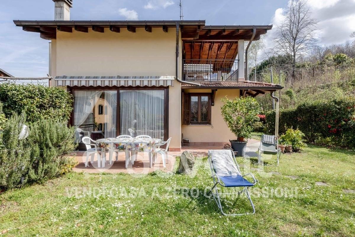 Villa in vendita a Porto Valtravaglia
