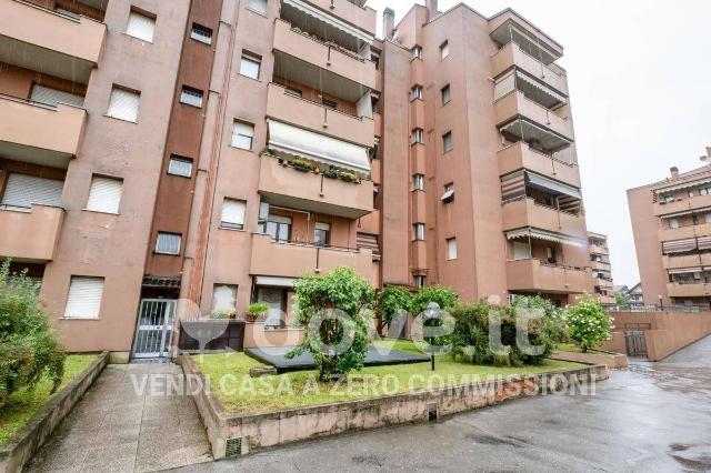 3-room flat in Via Monsignor Luigi Castelli 10, Desio - Photo 1