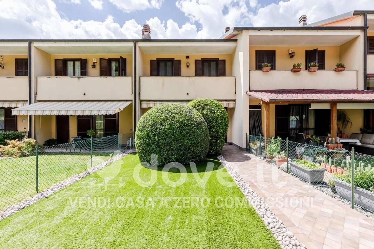 Villa a schiera in vendita a Besano