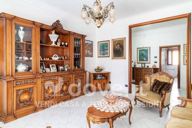 4-room flat in Via Lazio 58d, Taranto - Photo 1